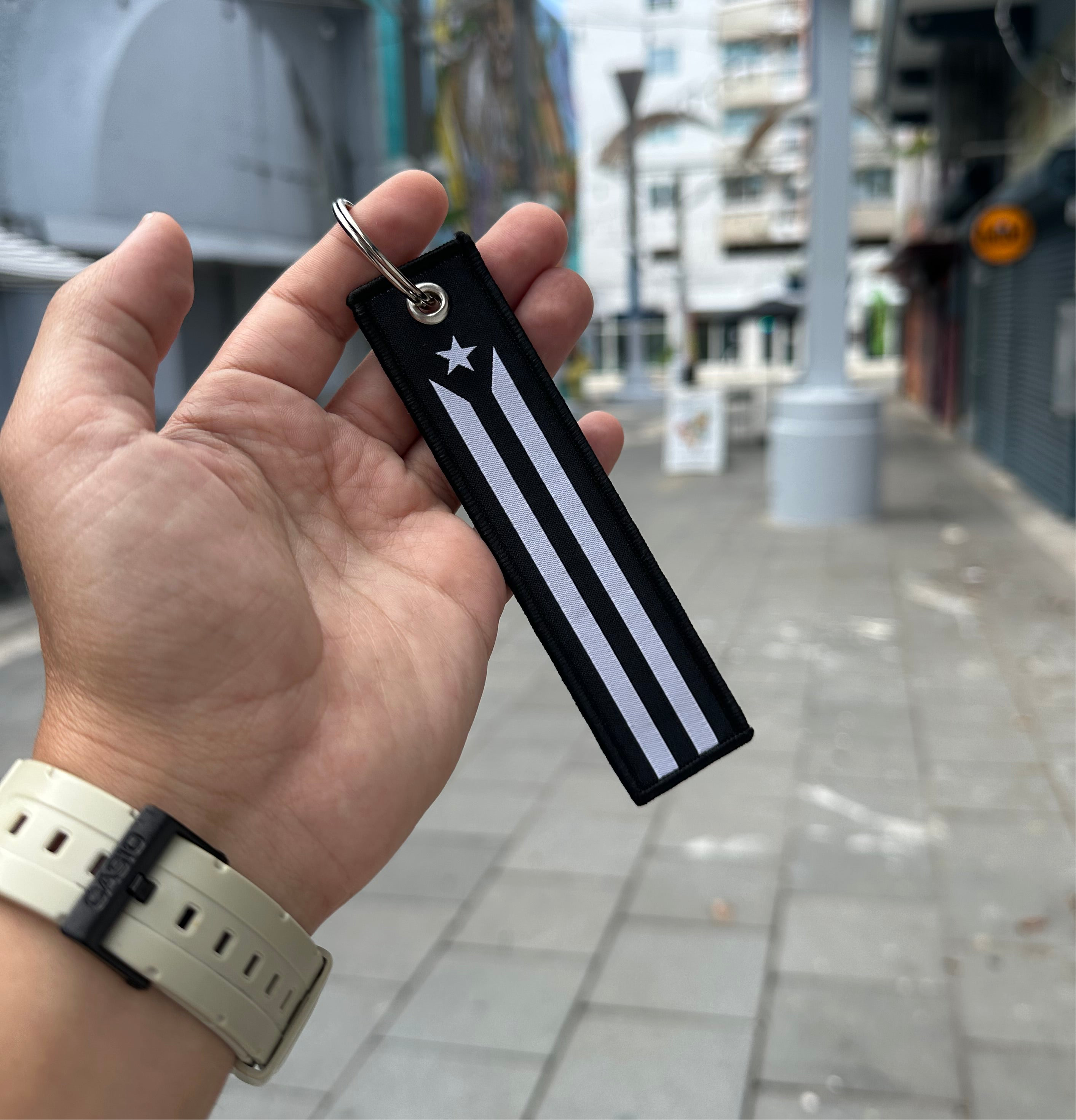 Llavero bandera de Puerto Rico Black Resistance, nylon con anillo de metal