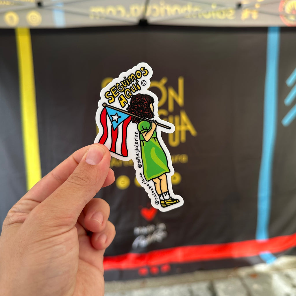 Seguimos Aquí / Nena con Bandera de Puerto Rico (Premium Sticker ...