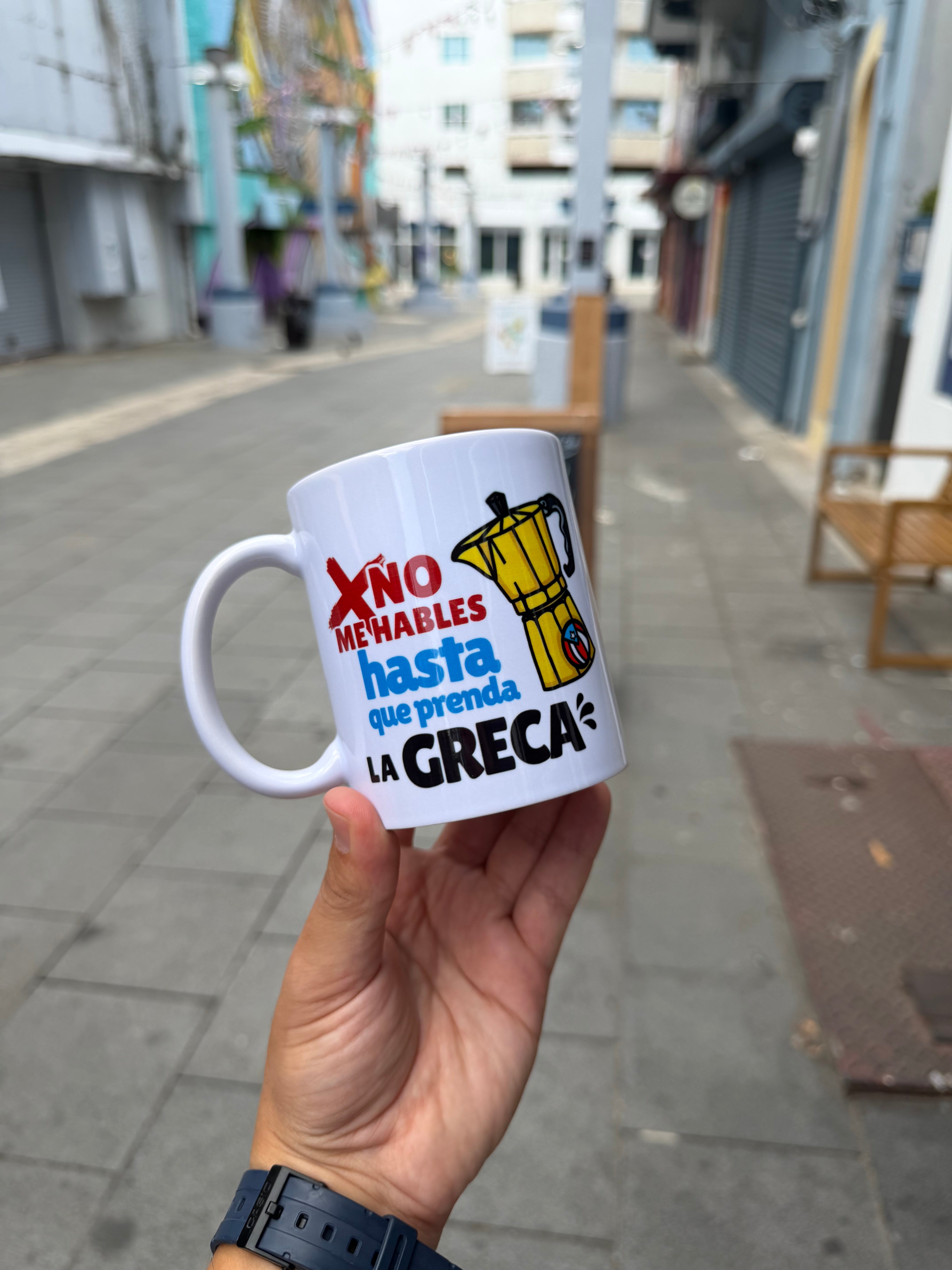 Taza: No me hables hasta que prenda la greca (Mug)
