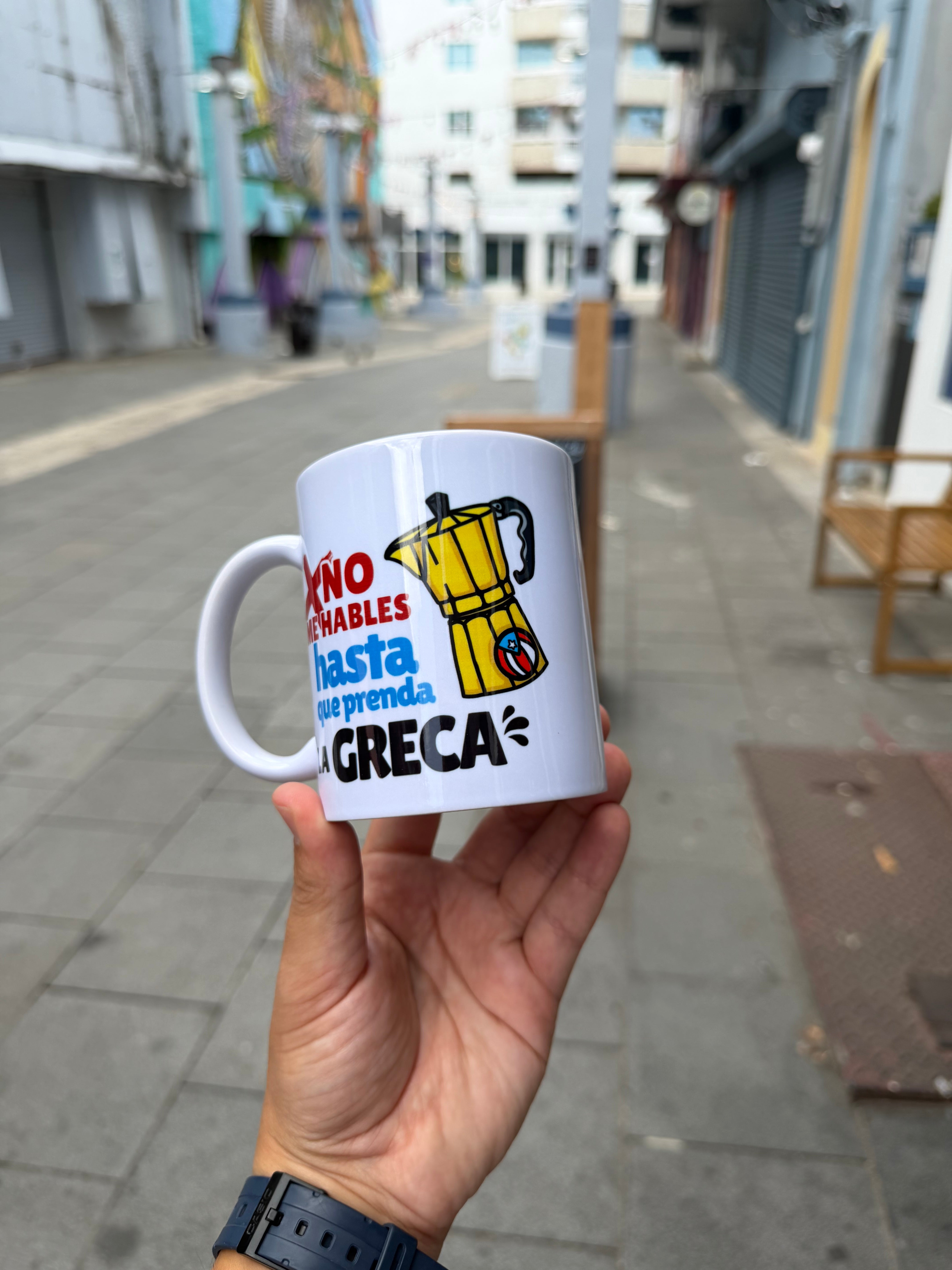 Taza: No me hables hasta que prenda la greca (Mug)